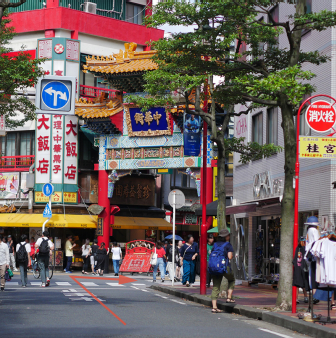 「善隣門」の前をくぐらずに右折